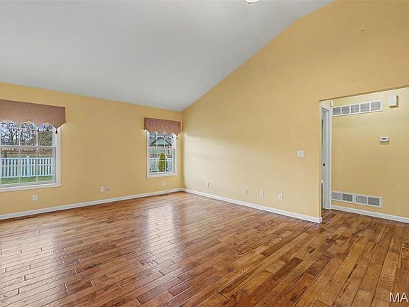 4th image of 1055 Saint Andrews Dr