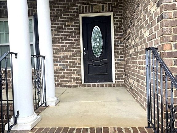 2nd image of 468 Oakridge Dr