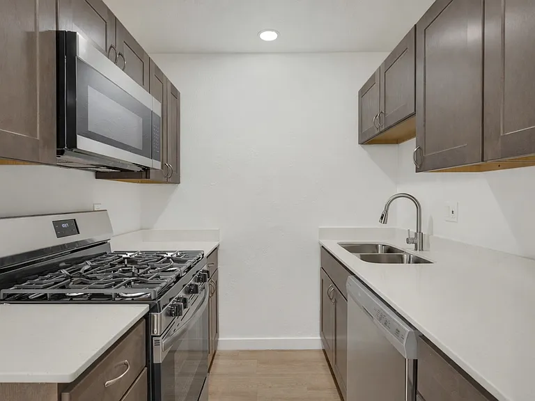 El Dorado Apartments — Photo 72
