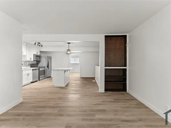 10518 Spring Garden Dr, Saint Louis, MO 63137