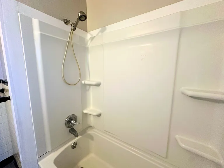 916 Delmar Dr — Photo 17