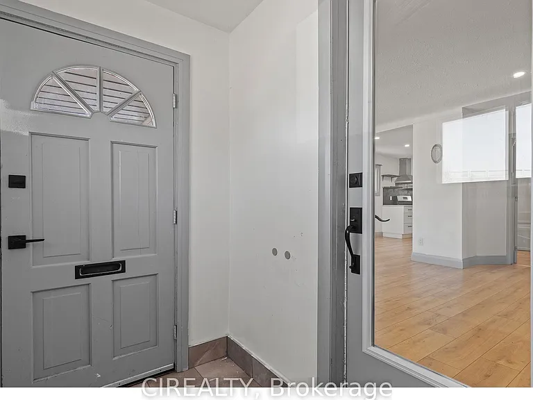 14 Elmwood Ave — Photo 3