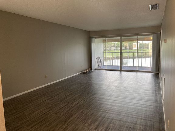 4th image of 5228 Wedgewood Ln
