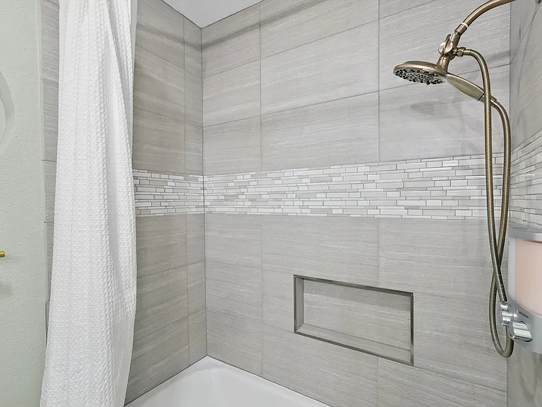 328 Shawnee Trl — Photo 18
