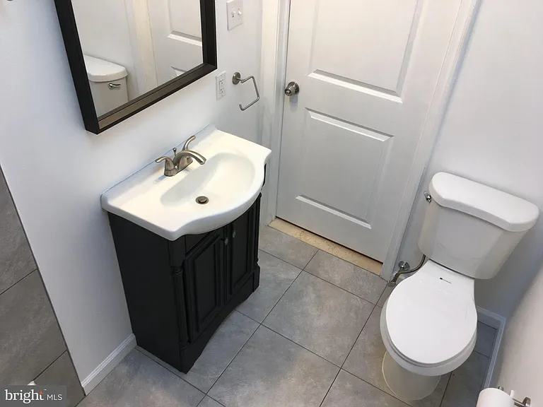 2132 Sigel St — Photo 19