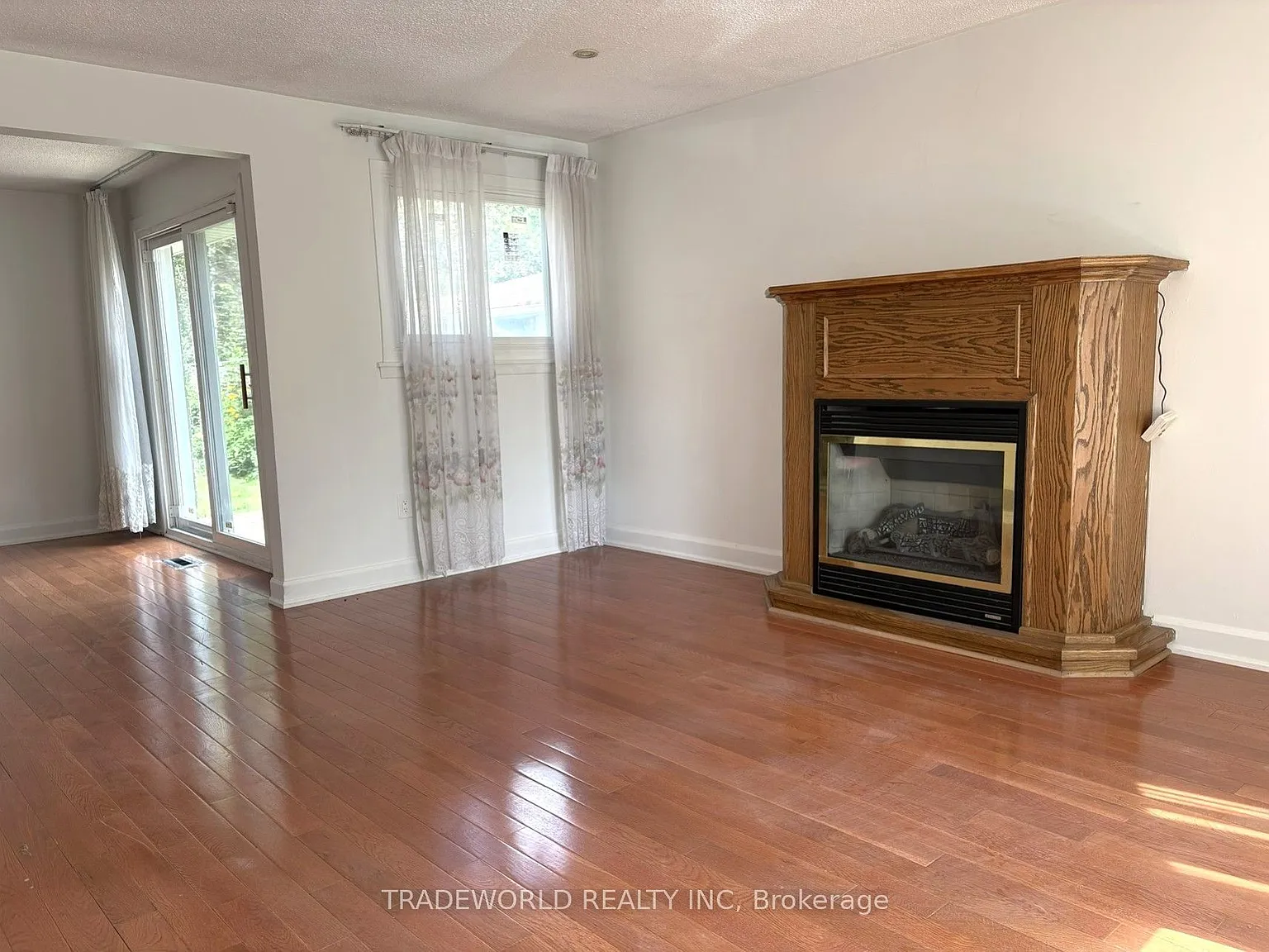 3 bed, $2,900 — Photo 2