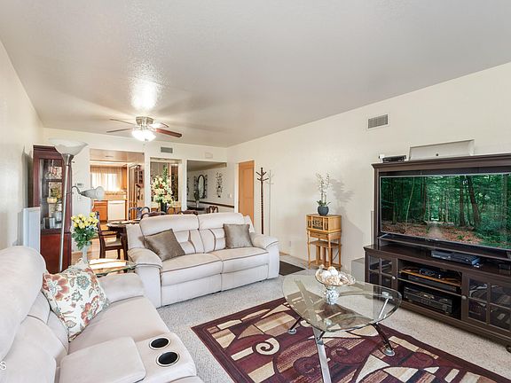 5th image of 2501 Temple Ave Unit 315