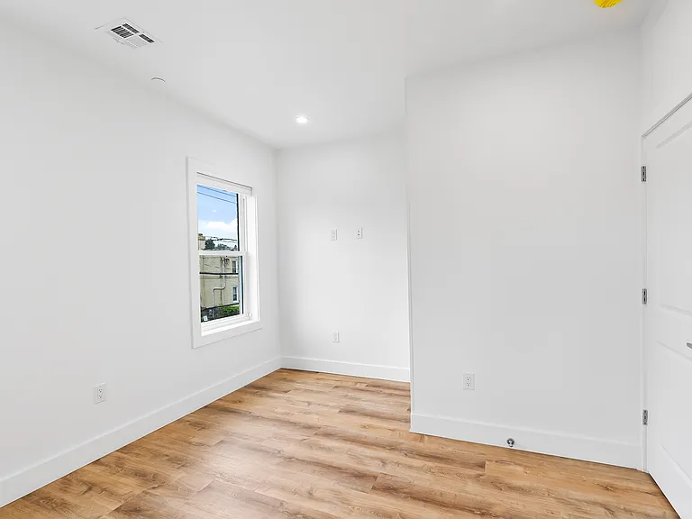 442 W Queen Ln #2 — Photo 19