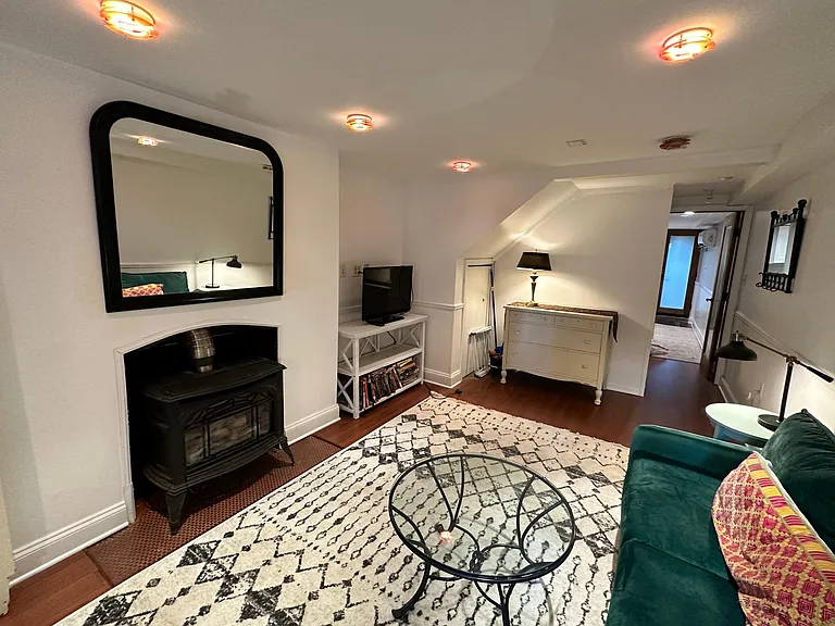 1630 S Charles St #BASEMENT — Photo 4
