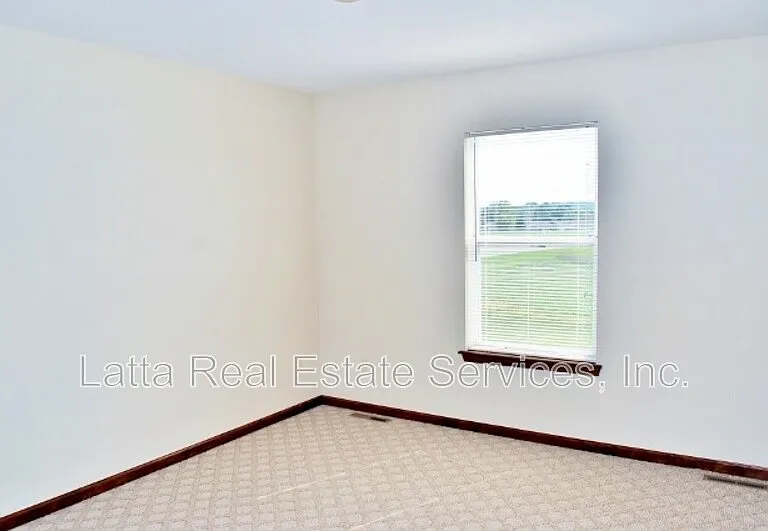 1031 NW Willow Dr — Photo 10