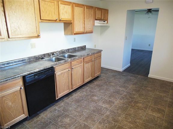 4th image of 1486 Ansonia Ave
