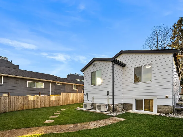 5945 Fauntleroy Way SW #B — Photo 33