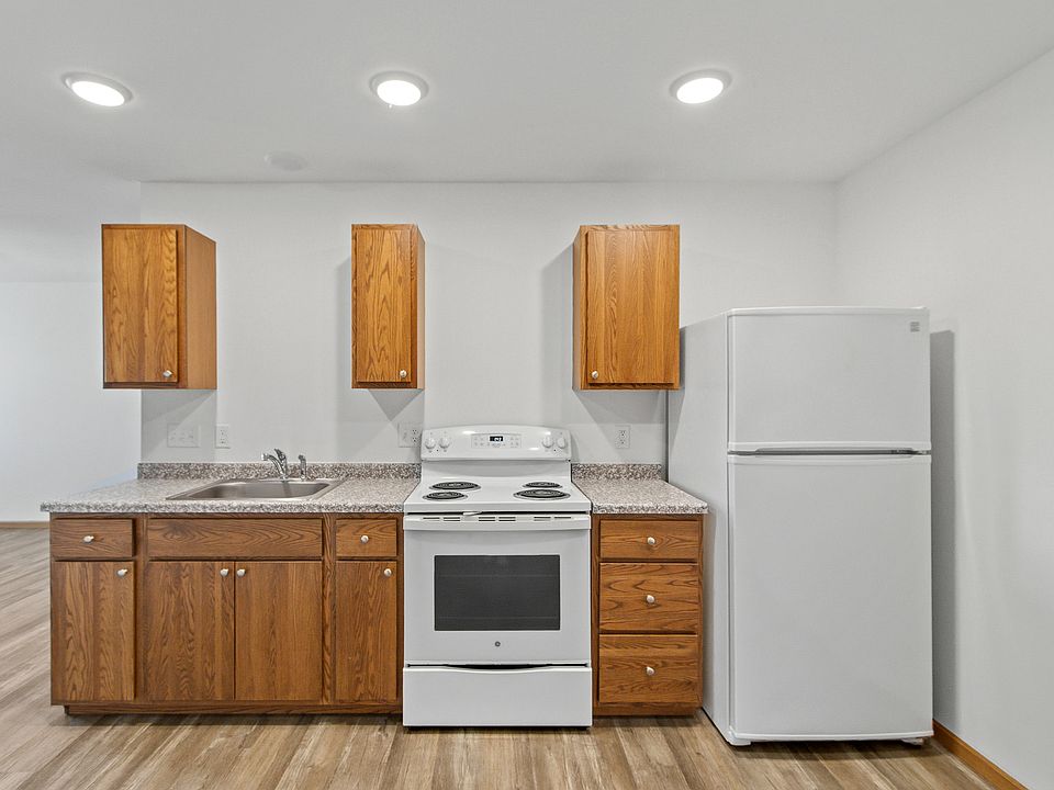 1st image of 1450 Peterson Dr APT 305