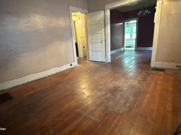 5th image of 3925 Miami Ave