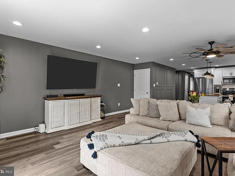 513 Arbutus Ave #A — Photo 9