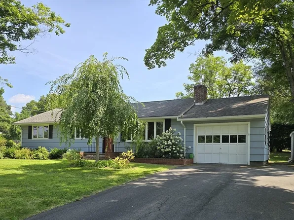 121 Huntington Rd, Hadley, MA 01035