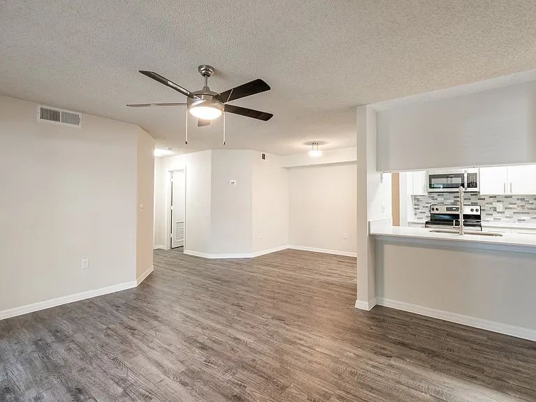 Fisherman's Landing Apartment Homes — Photo 6