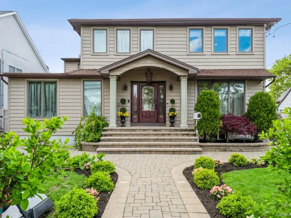 82 Division Avenue, Massapequa, NY 11758