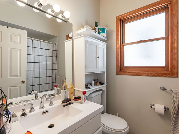 5th image of 920 N Paulina St #1F
