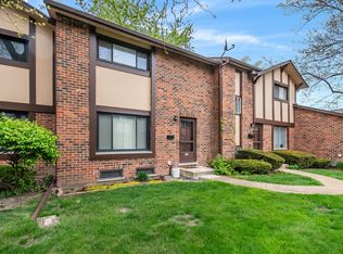 18W222 Standish Ln, Villa Park, IL