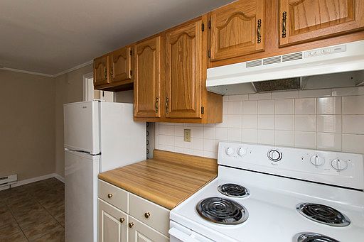 3rd image of 527 Wiltshire Blvd APT A