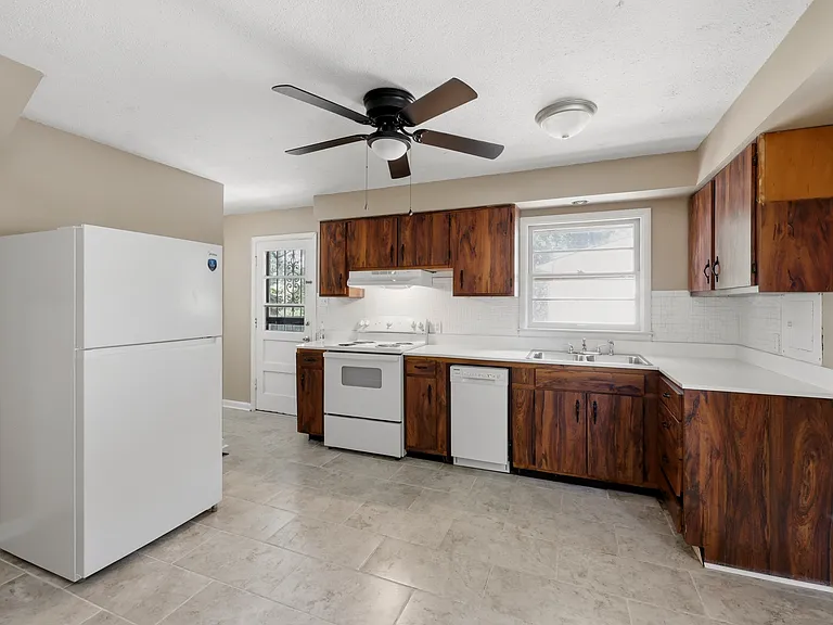 141 Zandale Dr — Photo 6