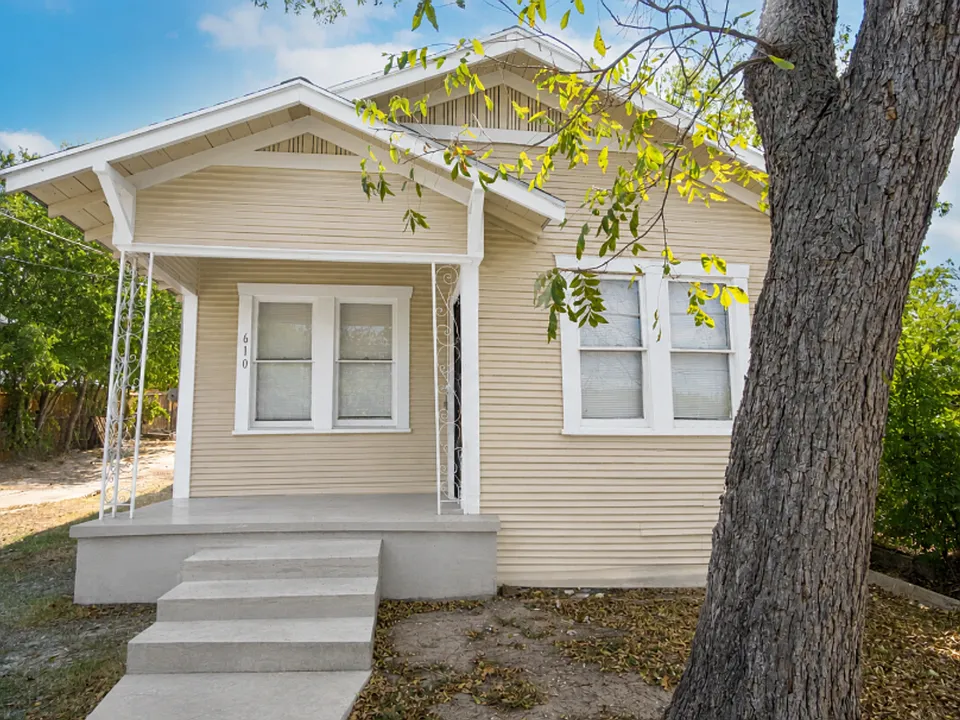 610 Belmont