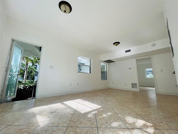 3rd image of 950 Bay Dr APT 1