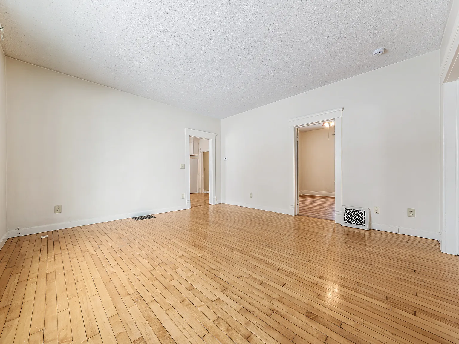 2 bed, 1015 sqft, $1,200 — Photo 4