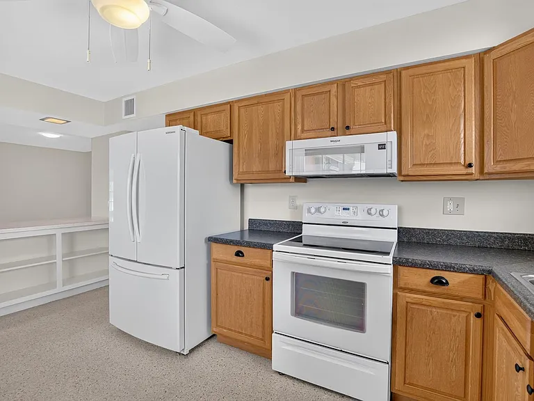 705 Thunderbird Ave — Photo 7