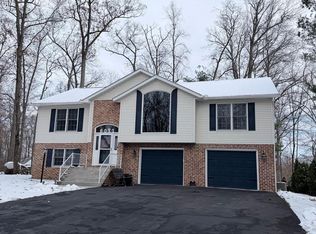 6071 Greenbriar Ct, Fayetteville, PA 17222