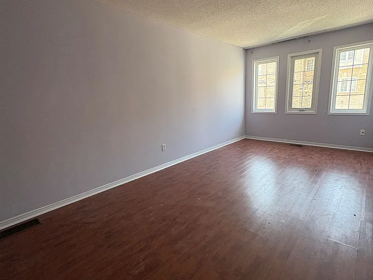 25 Shining Star Cres — Photo 2