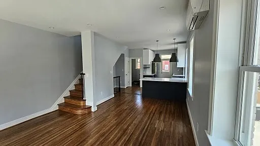 618 Tewkesbury Pl NW — Photo 4