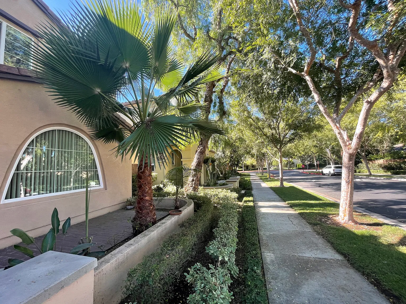 4 bed, 2727 sqft, $3,900 — Photo 3