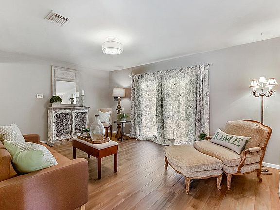 4th image of 8815 Hillsgrove Ct