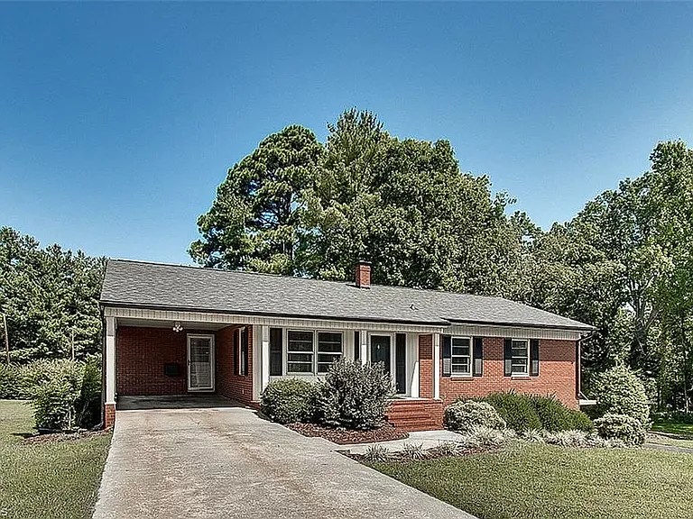 223 Rich Ave — Photo 22