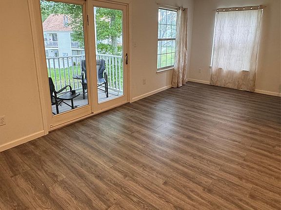 5th image of 99 Fairview Circle #211U