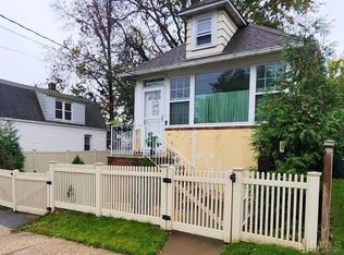 39 Douglas St, Fords, NJ 08863