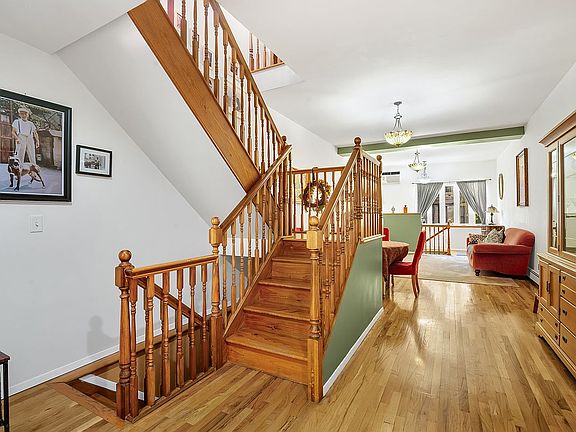 5th image of 318 Bleecker St