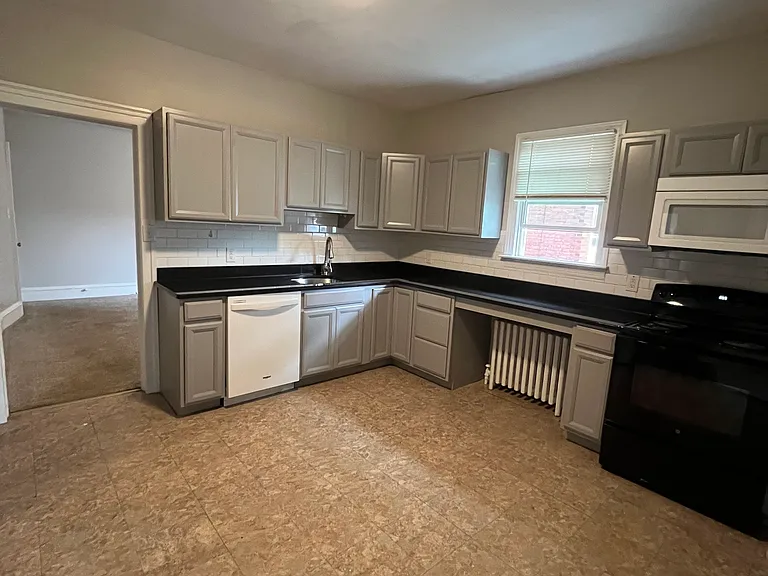 722 W Main St — Photo 15