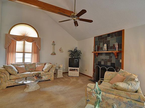 5th image of 18 Foxwood Ct