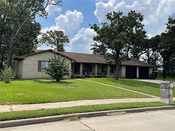 2nd image of 2301 Wilhelm Dr