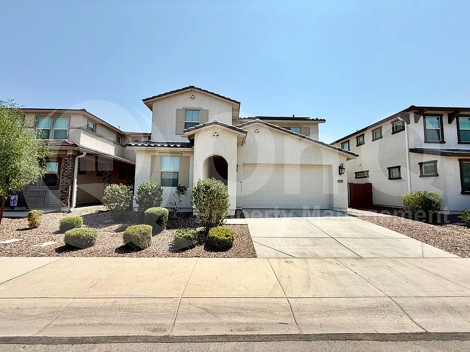 5735 S Parkwood