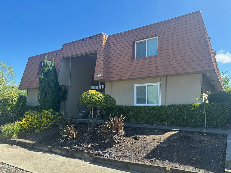 2510 Yulupa Ave — Photo 1