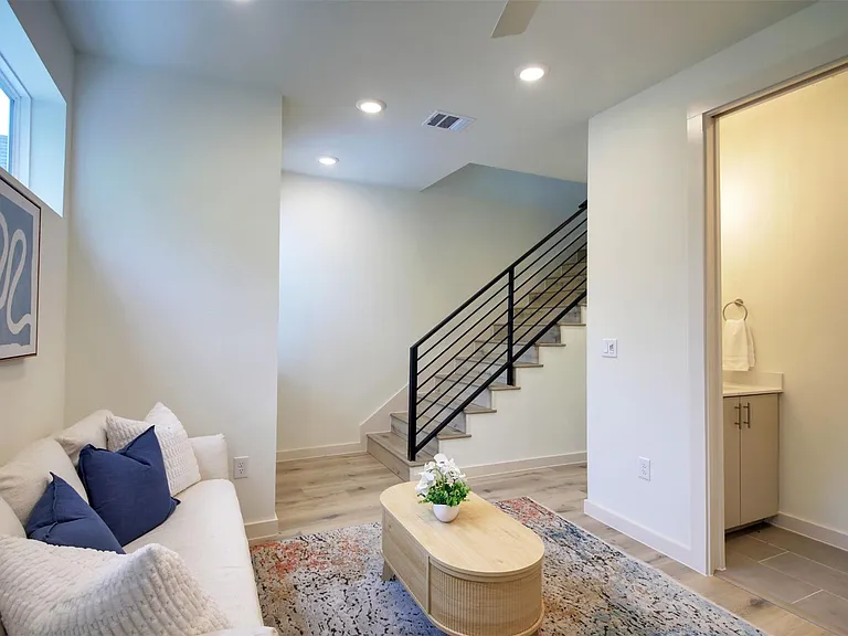 6802 Montana St #2 — Photo 8