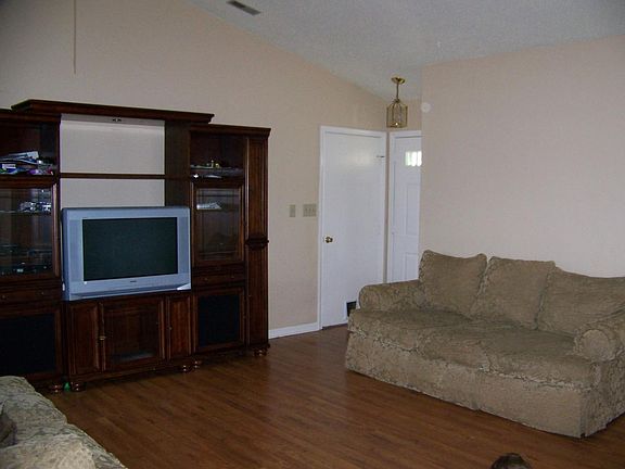 4th image of 1036 Tall Oak Dr