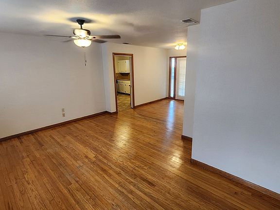 4th image of 131 Tabard Dr