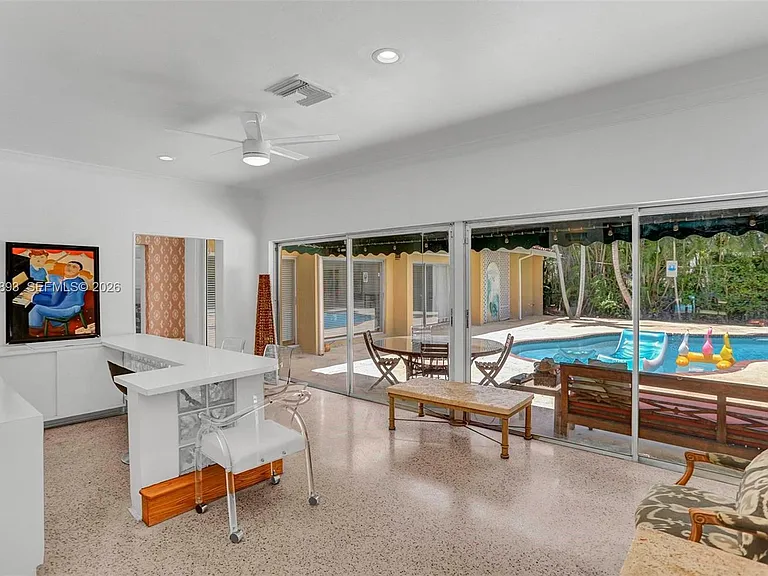 3920 Monserrate St — Photo 2