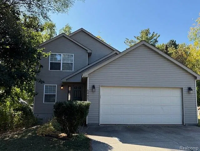 3 bed, 2.5 bath, 1346 sqft, $2,100 — Photo 1