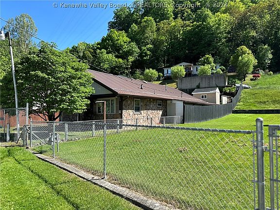 5th image of 22 Westwood Dr
